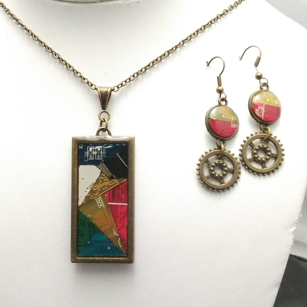 GEEK BLING -Bronze pendant & earring set